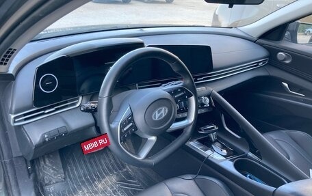 Hyundai Elantra, 2023 год, 2 290 000 рублей, 9 фотография