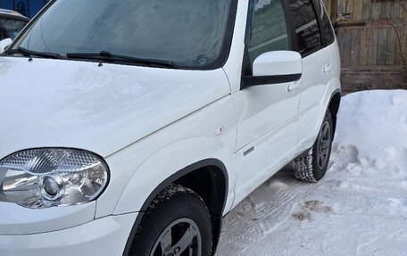 Chevrolet Niva I рестайлинг, 2015 год, 790 000 рублей, 2 фотография