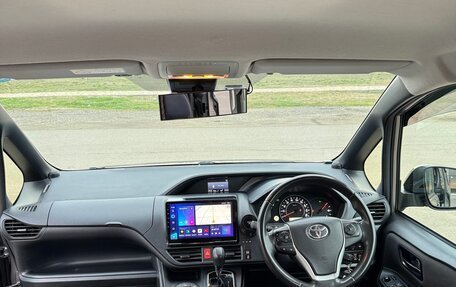 Toyota Noah III, 2020 год, 2 200 000 рублей, 3 фотография