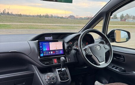 Toyota Noah III, 2020 год, 2 200 000 рублей, 4 фотография