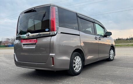 Toyota Noah III, 2020 год, 2 200 000 рублей, 2 фотография