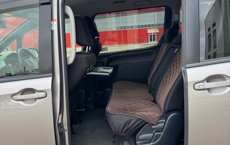 Toyota Noah III, 2020 год, 2 200 000 рублей, 19 фотография