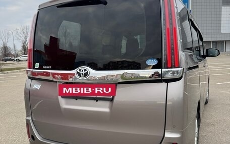 Toyota Noah III, 2020 год, 2 200 000 рублей, 14 фотография