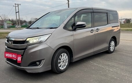 Toyota Noah III, 2020 год, 2 200 000 рублей, 8 фотография