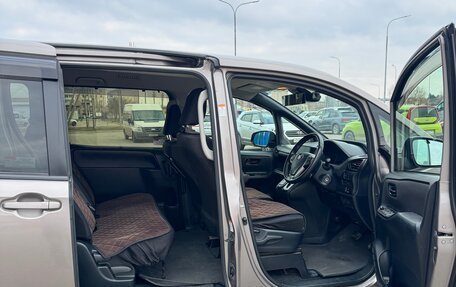 Toyota Noah III, 2020 год, 2 200 000 рублей, 23 фотография