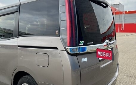 Toyota Noah III, 2020 год, 2 200 000 рублей, 26 фотография