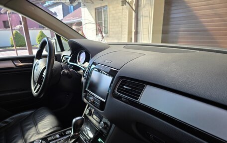 Volkswagen Touareg III, 2010 год, 2 220 000 рублей, 15 фотография