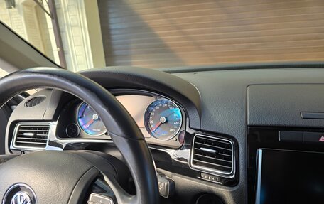 Volkswagen Touareg III, 2010 год, 2 220 000 рублей, 20 фотография