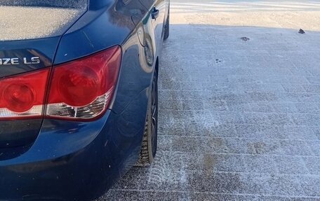 Chevrolet Cruze II, 2010 год, 560 000 рублей, 4 фотография