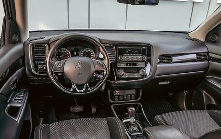 Mitsubishi Outlander III рестайлинг 3, 2018 год, 2 170 000 рублей, 6 фотография