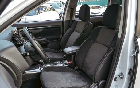 Mitsubishi Outlander III рестайлинг 3, 2018 год, 2 170 000 рублей, 10 фотография