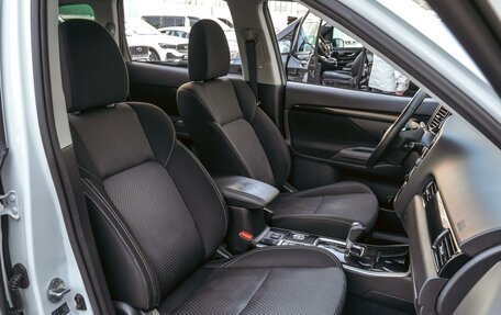 Mitsubishi Outlander III рестайлинг 3, 2018 год, 2 170 000 рублей, 8 фотография