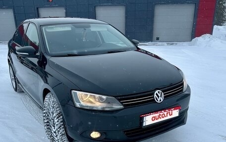 Volkswagen Jetta VI, 2013 год, 1 050 000 рублей, 2 фотография