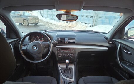 BMW 1 серия, 2011 год, 900 000 рублей, 11 фотография