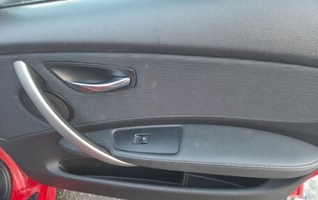 BMW 1 серия, 2011 год, 900 000 рублей, 18 фотография