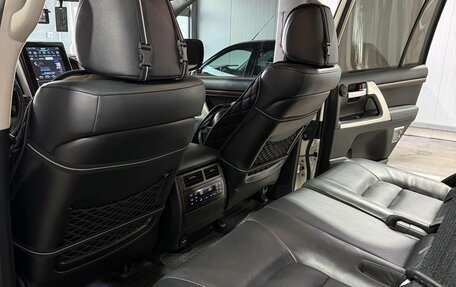 Toyota Land Cruiser 200, 2015 год, 6 000 000 рублей, 21 фотография