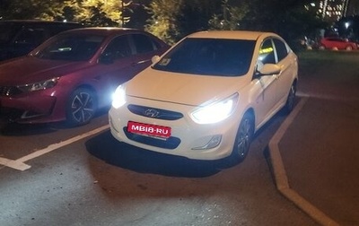 Hyundai Solaris II рестайлинг, 2013 год, 900 000 рублей, 1 фотография