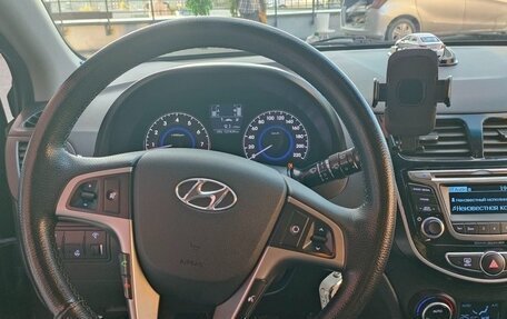 Hyundai Solaris II рестайлинг, 2015 год, 990 000 рублей, 7 фотография