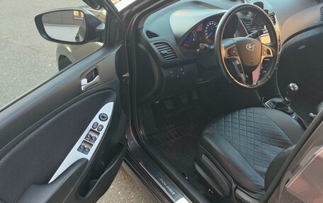 Hyundai Solaris II рестайлинг, 2015 год, 990 000 рублей, 9 фотография