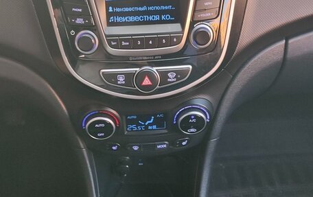 Hyundai Solaris II рестайлинг, 2015 год, 990 000 рублей, 10 фотография