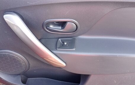 Renault Logan II, 2016 год, 720 000 рублей, 2 фотография