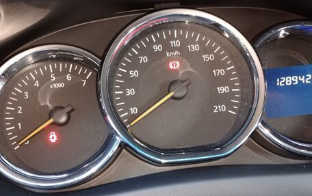 Renault Logan II, 2016 год, 720 000 рублей, 17 фотография