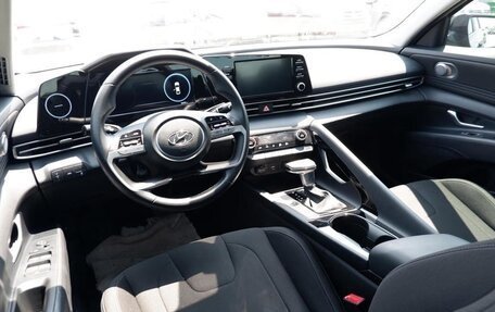 Hyundai Elantra, 2022 год, 1 900 000 рублей, 5 фотография