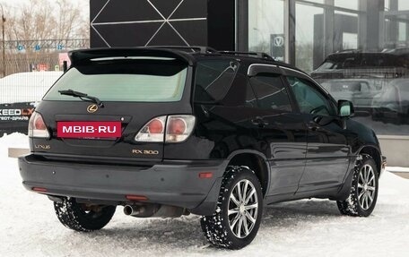 Lexus RX IV рестайлинг, 2001 год, 920 000 рублей, 5 фотография