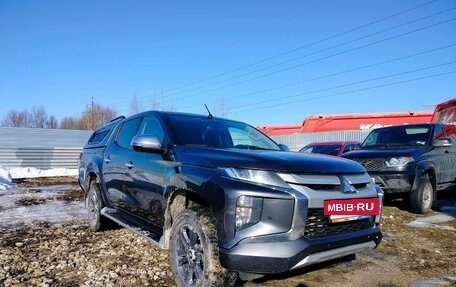 Mitsubishi L200 IV рестайлинг, 2021 год, 2 470 000 рублей, 2 фотография