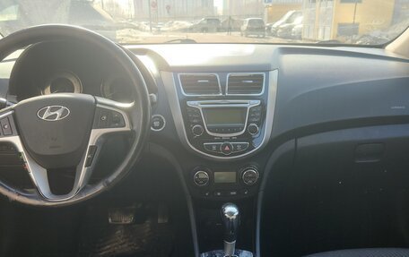 Hyundai Solaris II рестайлинг, 2013 год, 900 000 рублей, 12 фотография