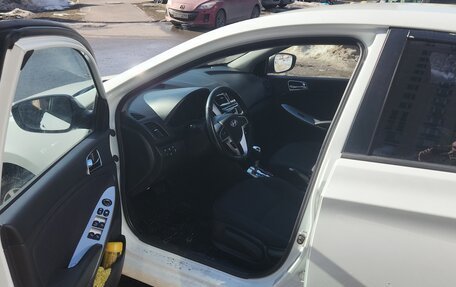 Hyundai Solaris II рестайлинг, 2013 год, 900 000 рублей, 10 фотография