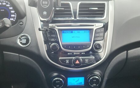 Hyundai Solaris II рестайлинг, 2013 год, 900 000 рублей, 3 фотография