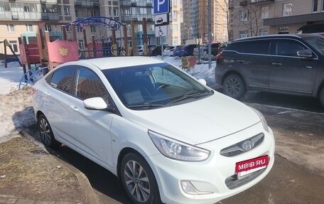 Hyundai Solaris II рестайлинг, 2013 год, 900 000 рублей, 5 фотография