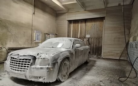Chrysler 300C II, 2004 год, 900 000 рублей, 2 фотография