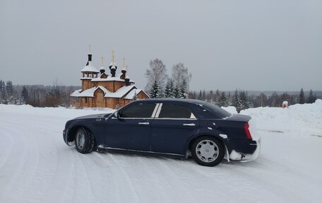 Chrysler 300C II, 2004 год, 900 000 рублей, 8 фотография