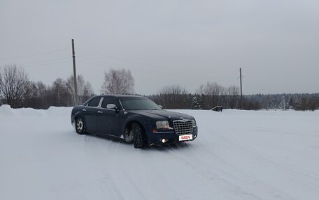 Chrysler 300C II, 2004 год, 900 000 рублей, 9 фотография