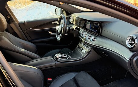 Mercedes-Benz E-Класс, 2020 год, 3 200 000 рублей, 19 фотография