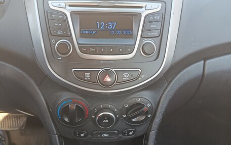 Hyundai Solaris II рестайлинг, 2016 год, 945 000 рублей, 9 фотография