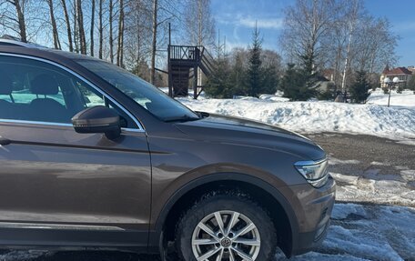 Volkswagen Tiguan II, 2018 год, 2 050 000 рублей, 2 фотография