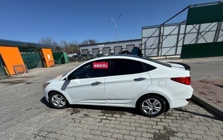 Hyundai Solaris II рестайлинг, 2015 год, 1 050 000 рублей, 3 фотография