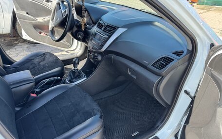 Hyundai Solaris II рестайлинг, 2015 год, 1 050 000 рублей, 8 фотография