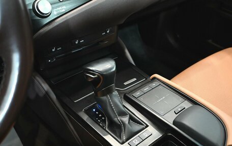 Lexus ES VII, 2020 год, 3 800 000 рублей, 21 фотография