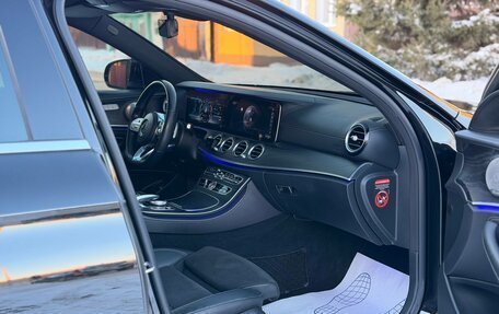 Mercedes-Benz E-Класс, 2019 год, 3 490 000 рублей, 6 фотография