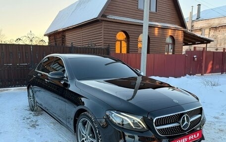 Mercedes-Benz E-Класс, 2019 год, 3 490 000 рублей, 8 фотография