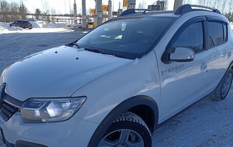 Renault Sandero II рестайлинг, 2020 год, 1 195 000 рублей, 2 фотография