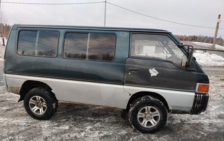Mitsubishi Delica III, 1989 год, 600 000 рублей, 2 фотография