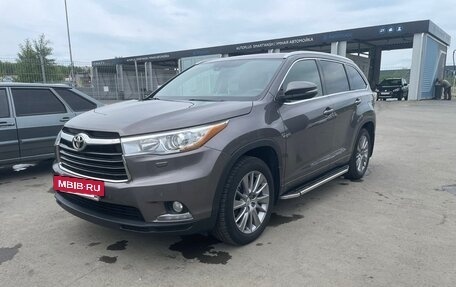 Toyota Highlander III, 2014 год, 2 400 000 рублей, 2 фотография