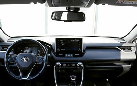 Toyota RAV4, 2020 год, 3 150 000 рублей, 12 фотография