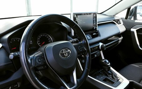 Toyota RAV4, 2020 год, 3 150 000 рублей, 10 фотография