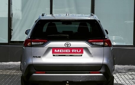 Toyota RAV4, 2020 год, 3 150 000 рублей, 4 фотография